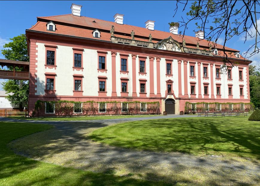 Hradozámecká noc na zámku v Kuníně